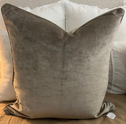 Rabbit Velvet Cushion 60x60