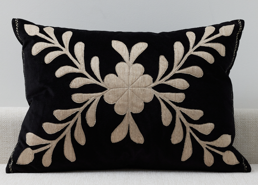 Bk Velvet Lumber w Silk Flower
